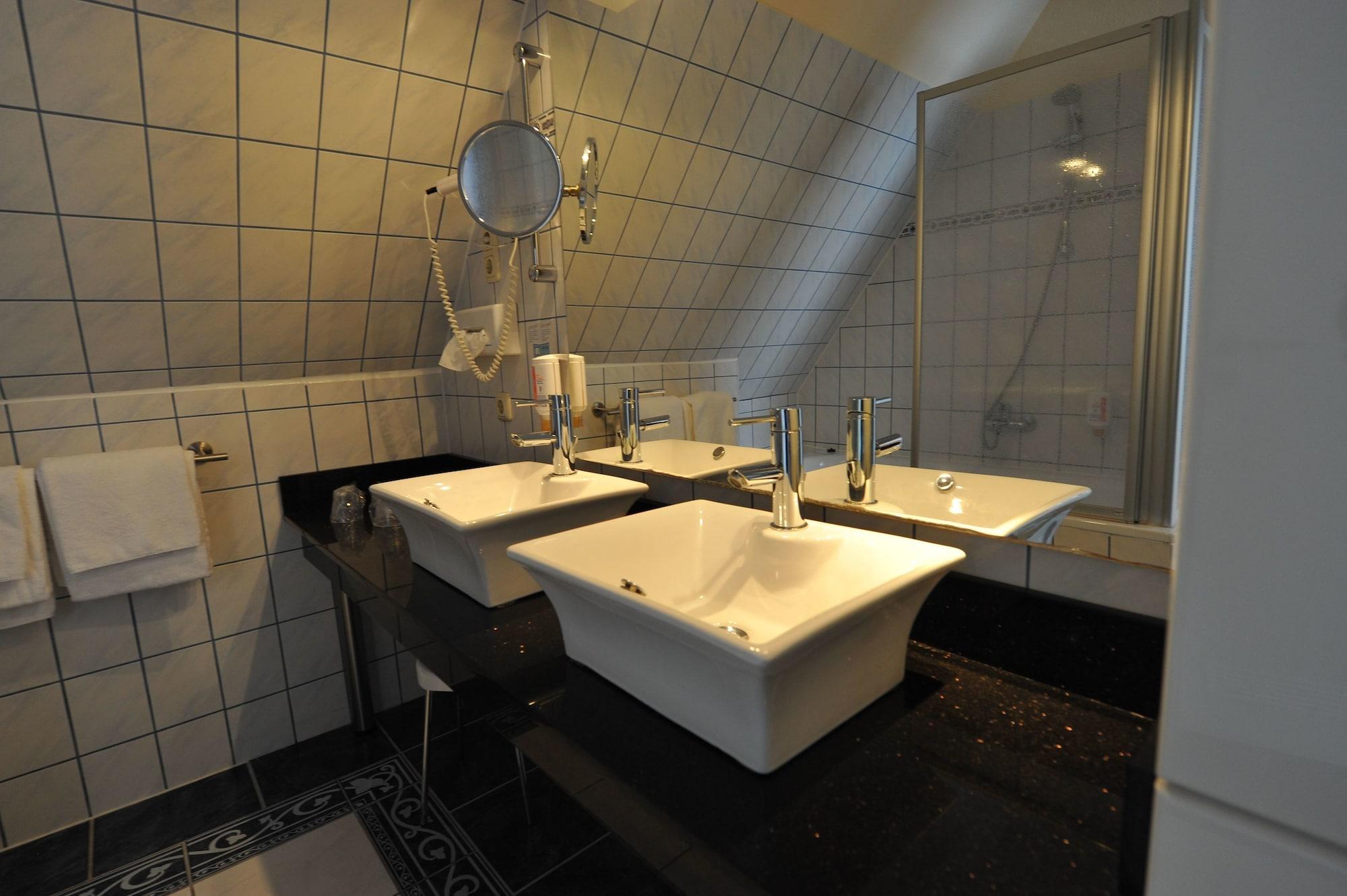 Hotel Am Alten Strom Rostock Exterior photo