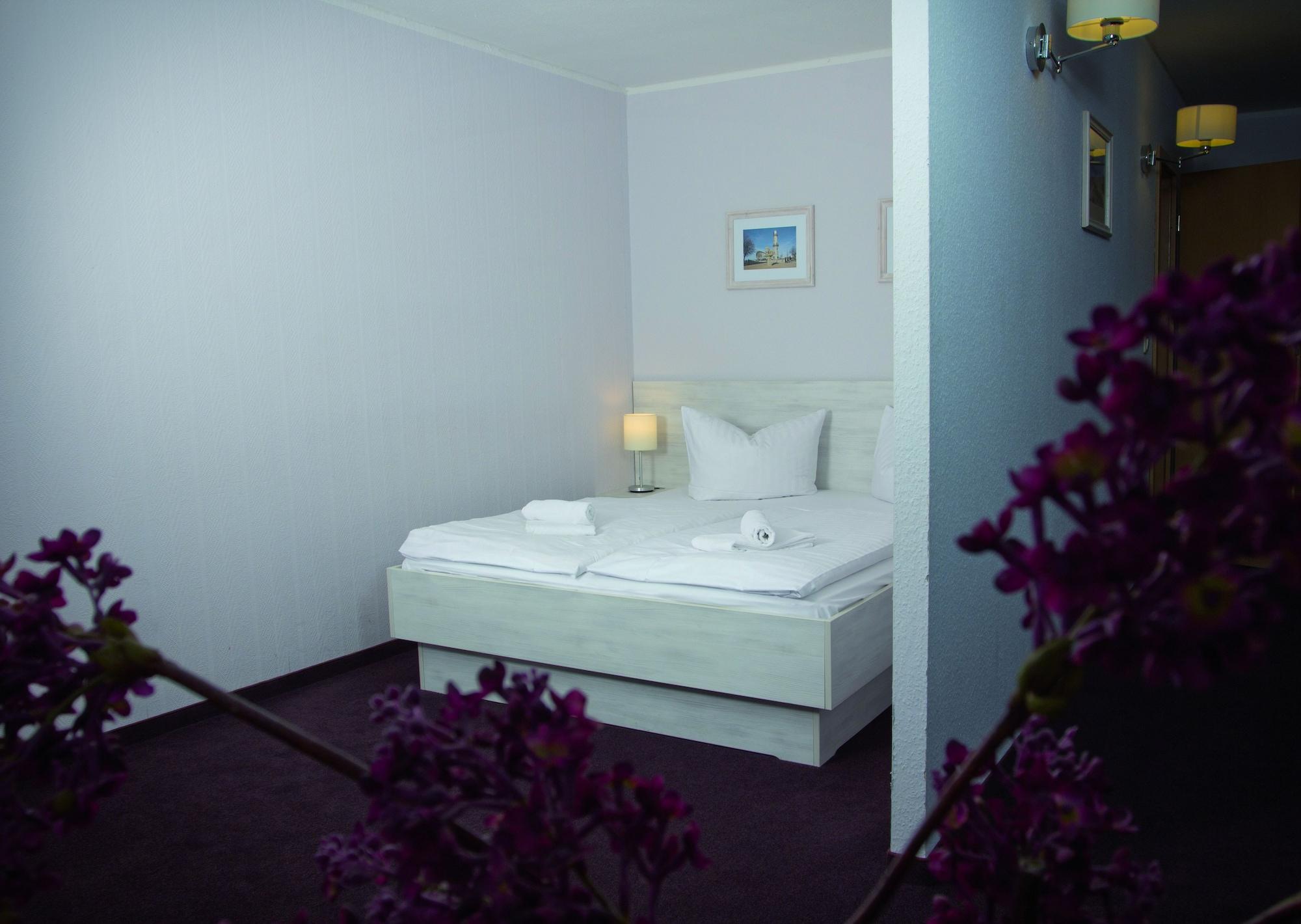 Hotel Am Alten Strom Rostock Exterior photo