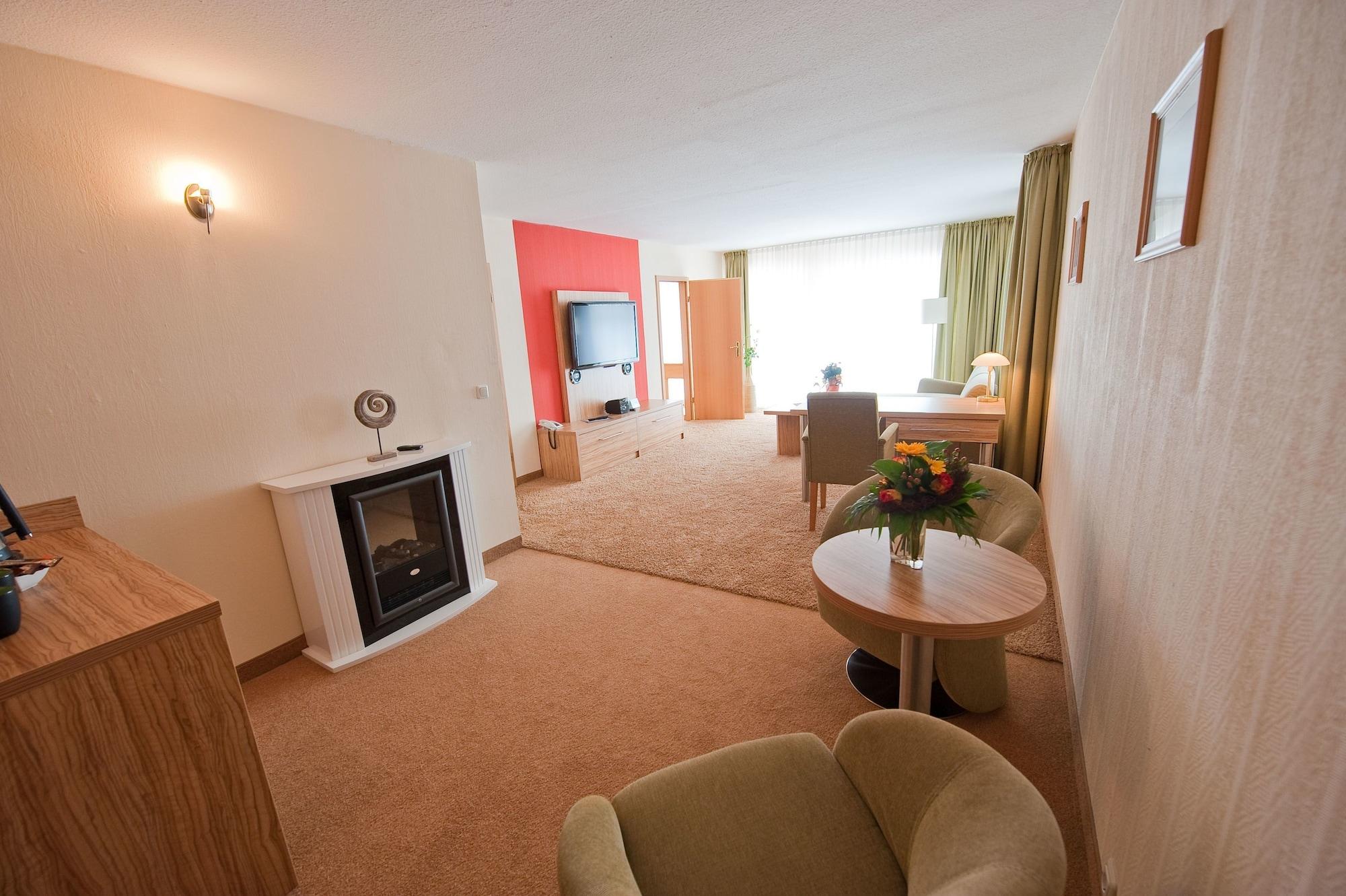 Hotel Am Alten Strom Rostock Exterior photo