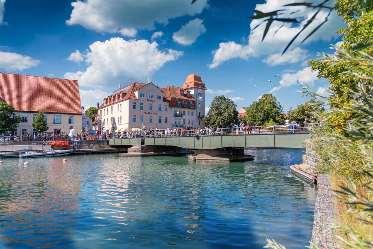 Hotel Am Alten Strom Rostock Exterior photo