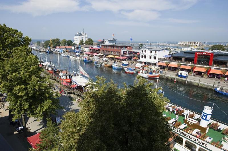 Hotel Am Alten Strom Rostock Exterior photo