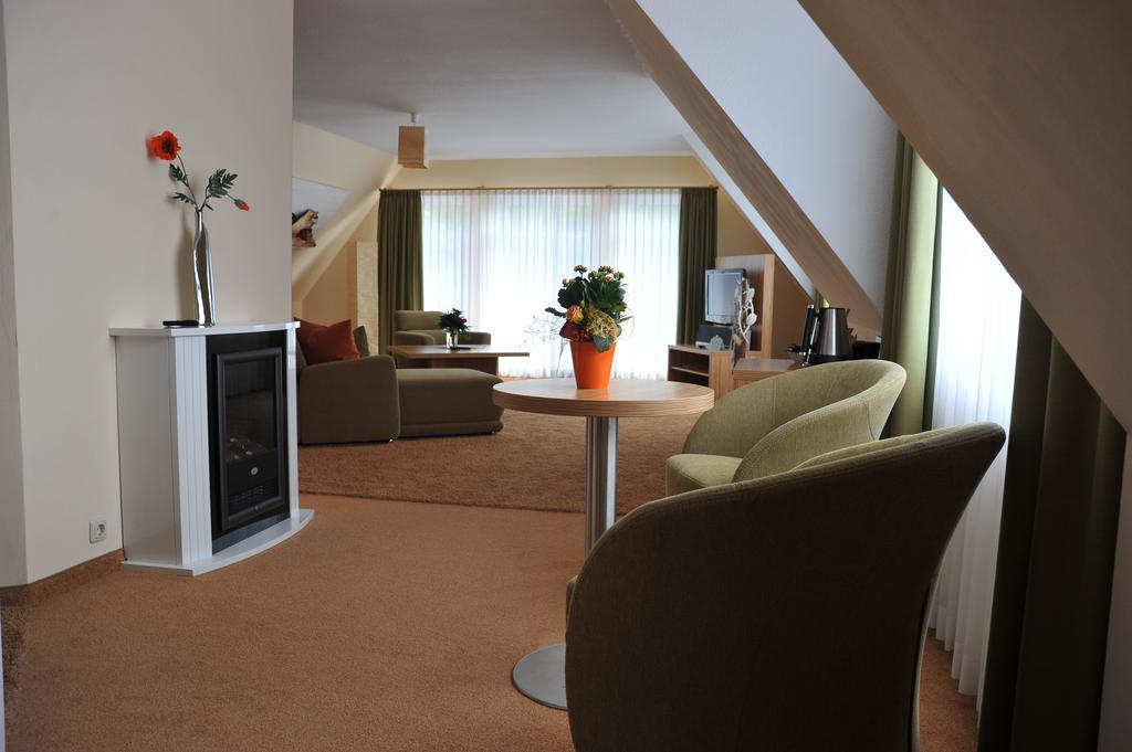 Hotel Am Alten Strom Rostock Exterior photo