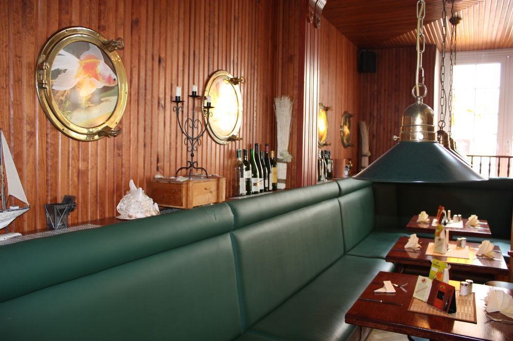 Hotel Am Alten Strom Rostock Exterior photo