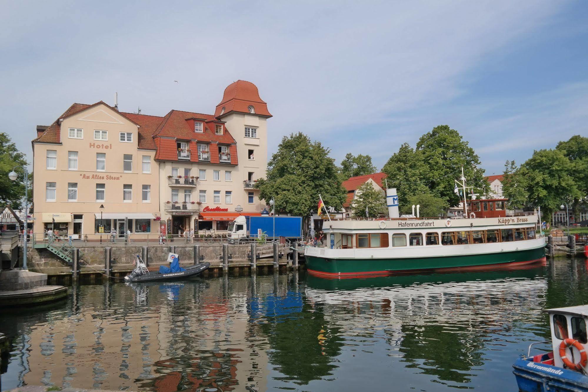 Hotel Am Alten Strom Rostock Exterior photo