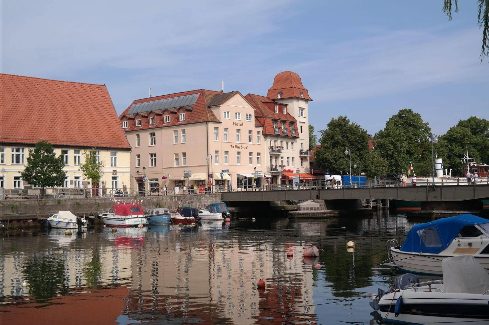 Hotel Am Alten Strom Rostock Exterior photo