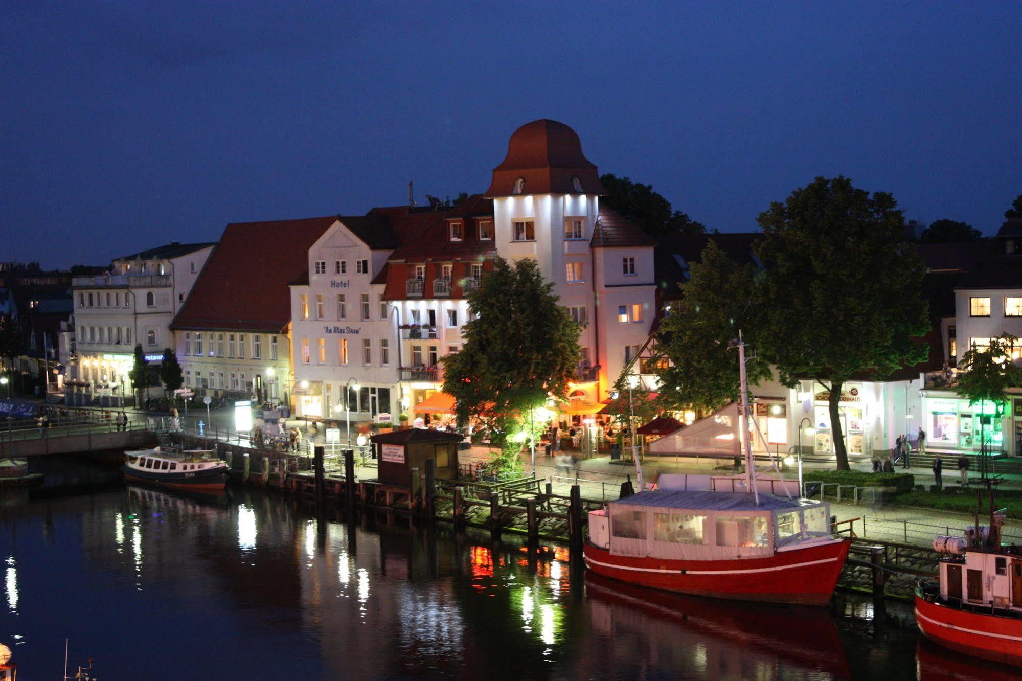 Hotel Am Alten Strom Rostock Exterior photo