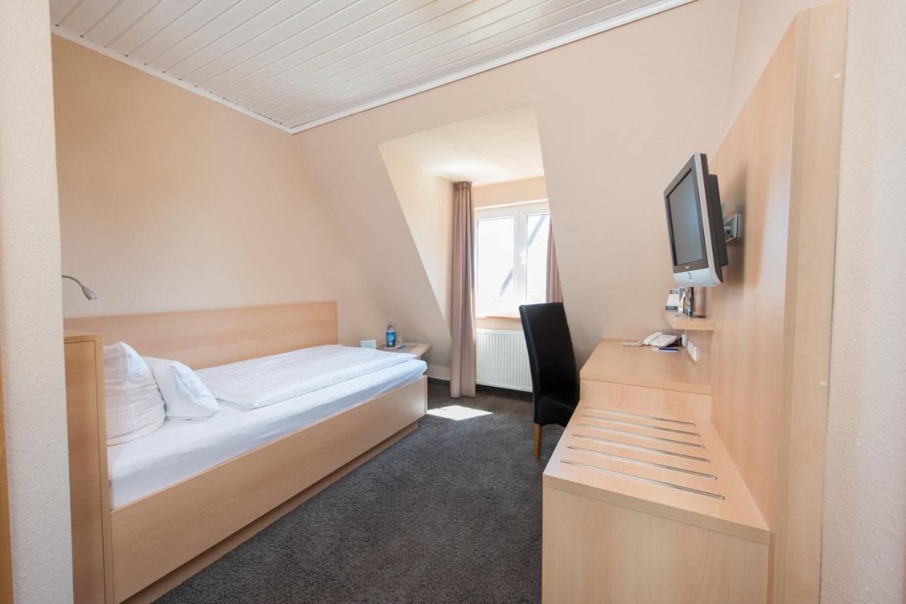 Hotel Am Alten Strom Rostock Exterior photo